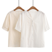 V领蕾丝绣花短袖上衣女夏季气质显瘦百搭设计感大码白色衬衫