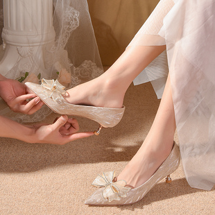 法式订婚鞋女秀禾服公主婚纱，两穿用低跟孕妇新娘水晶高跟鞋不累脚