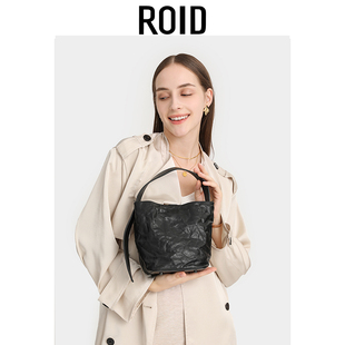 ROID水桶包包女款小众设计师个头层牛皮褶皱女款黑色乐单肩斜挎包