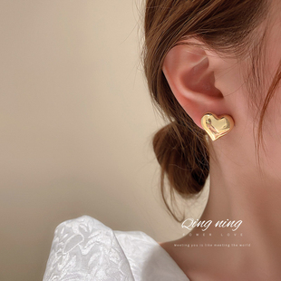 金属爱心耳钉2023年耳环小众设计感高级纯银针心形耳饰女