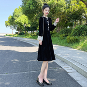 赫本风长袖连衣裙女2023秋装法式复古气质金丝绒黑色显瘦裙子