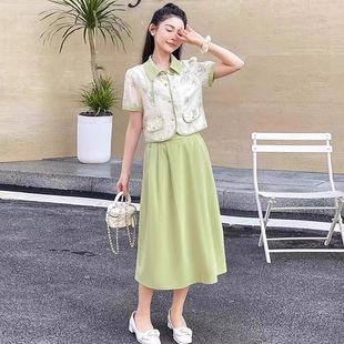 新中式国潮盘扣翻领缎面短袖，衬衫上衣高腰长裙绿色，薄荷曼波风套装