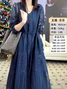 秋款女装2023年蕾丝连衣裙气质v领镂空裙子显瘦大码蓝色裙子
