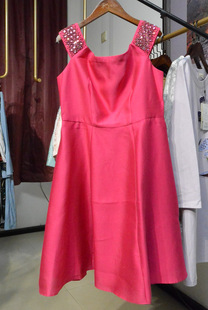臣f气质礼服时尚，露肩一字肩镶钻气质玫，红色连衣裙秋季女装