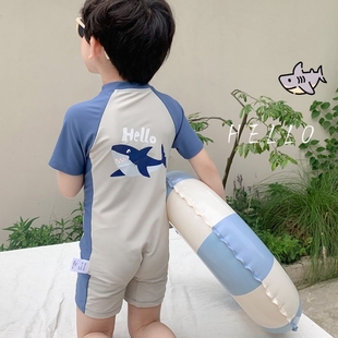 儿童连体短袖泳衣2024男童可爱帅气鲨鱼，防晒速干海边度假套装