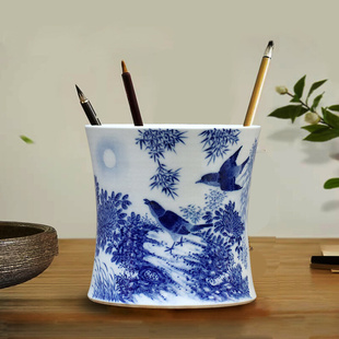 景德镇陶瓷青花瓷摆件收纳中国风桌面毛笔，超大笔筒手绘花鸟山水