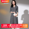 中年女士2024夏季绣花气质修身妈妈装大气印花V领衬衫连衣裙