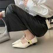 法式低跟拼接细跟高跟鞋女2024年尖头浅口气质时尚一字带单鞋