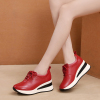 运动休闲鞋女2023春秋季厚底女鞋，坡跟妈妈红色，鞋子真皮软底小皮鞋