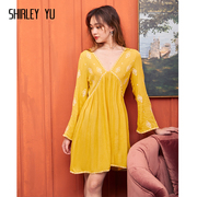 shirleyyu2024春夏款黄色度假风连衣裙，女v领宽松波西米亚刺绣裙