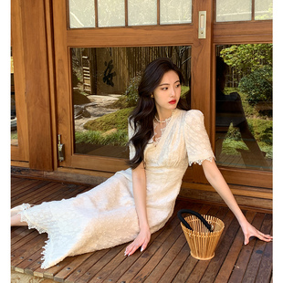 zhuyiyi法式泡泡袖蕾丝连衣裙，女夏高级感气质，修身v领白色长裙订婚