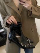 韩系尖头铆钉短靴2023春秋白色，后拉链中跟瘦瘦靴女细跟单靴子