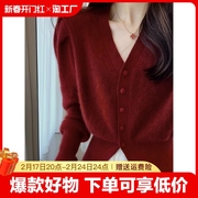 新年红色v领毛衣外套女秋冬高级感超好看复古短款泡泡袖针织开衫
