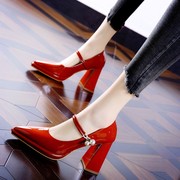 欧美时尚玛丽珍鞋女2024年秋季珍珠粗跟单鞋通勤漆皮防水台高跟鞋