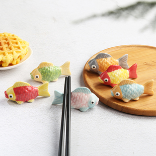 日式卡通金鱼陶瓷筷托筷架海洋生物，鲤鱼家用筷子，架酒店筷枕工艺品