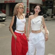 怪诞女孩 韩版辣妹风街拍字母印花吊带背心女 百搭显瘦斜肩短上衣