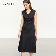 amii2024夏v领收腰，开叉无袖垫肩连衣裙，女中长裙法式小黑裙子