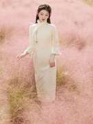 白色旗袍冬季加绒加厚2023年高级感复古长款改良年轻连衣裙女