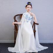 2023儿童青花瓷古筝演出礼服中式古典白色显瘦气质长款走秀演出服