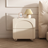 奶油风床头柜现代简约皮，质轻奢高级感网红创意白色卧室实木床边柜