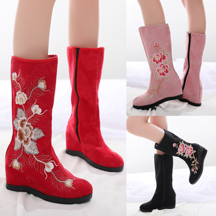 春秋老北京布鞋女靴民族，风红色绣花布，靴内增高坡跟中筒长靴棉靴子