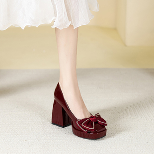 小个子蝴蝶结高跟鞋粗跟红色防水台婚鞋2024春季法式漆皮单鞋