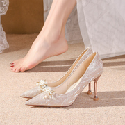 法式婚鞋女主婚纱秀禾两穿2024年新娘鞋不累脚伴娘水晶高跟鞋