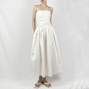 没2月 白色高级性感抹胸连衣裙夏季简约廓形温柔气质中长裙子