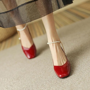 单鞋女2022年春季方头粗跟串珠中跟浅口红色米白色大码小码鞋 XH