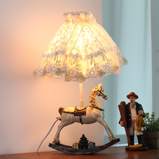 欧式公主儿童卧室床头台灯，蕾丝布艺创意时尚木马，节日礼物装饰台灯