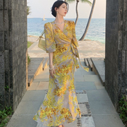黄色花卉法式风情印花裹身长裙海边度假氛围感沙滩裙气质连衣裙女