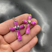四海玉器 真空电镀镶嵌粉紫色舒俱来十字架吊坠 女款桃花玉挂件