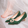 珍珠绿色婚鞋女大码单鞋粗跟尖头中式秀禾新娘鞋，软底防滑孕妇结婚