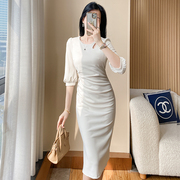 高级感女神范轻奢白色连衣裙夏季气质修身法式优雅约会小白裙