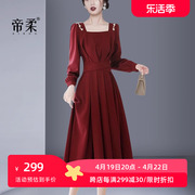 酒红色连衣裙2024春季礼服，时尚收腰中长款高级轻奢法式小众女
