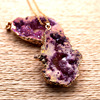 欧美紫红天然玛瑙水晶洞原石切片人工高温，爆色电镀包金边(包金边)项链吊坠