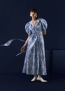 澳洲小众亚麻印花蓝色，泡泡袖立领，系带收腰度假连衣裙2024春季
