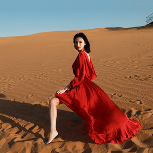 海边度假连衣裙泰国旅游拍照沙漠红裙西藏青海湖露背V领长裙礼服