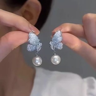 渐变蓝水晶蝴蝶珍珠耳环女2024年耳饰小众设计感高级耳钉