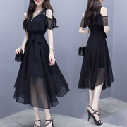 黑色雪纺连衣裙夏装，2024镂空露肩收腰显瘦气质，仙女神范中长裙