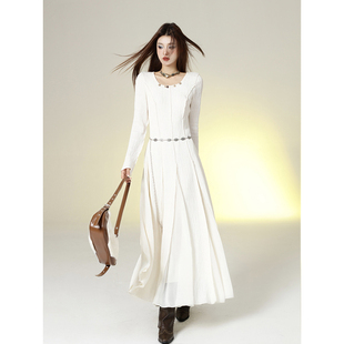 法式白色圆领喇叭袖连衣裙女秋季高级感收腰显瘦温柔气质仙女长裙