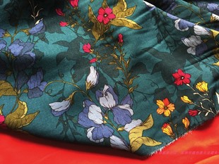 法国订单真丝棉绸加丝棉，连衣裙灯笼裤布料，面料蓝绿底花枝宽1.35米