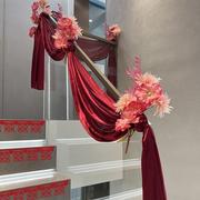 结婚楼梯装饰围栏扶手婚房布置阳台拉花红色纱，幔波浪旗仿真花婚庆