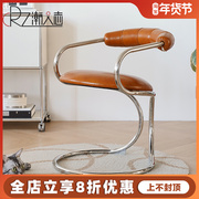 北欧设计师创意蛇椅中古轻奢包豪斯家用餐椅靠背意式棕色扶手椅子