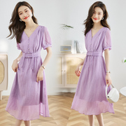 夏季中年少妇子时尚韩版25至到45岁年轻妈妈，女装紫色米白色连衣裙