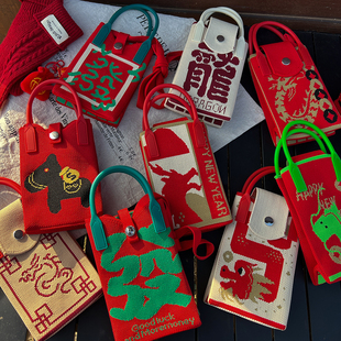 龙年红色节日卡通手机包学生针织手拎收纳零钱包手提装饰斜挎小包