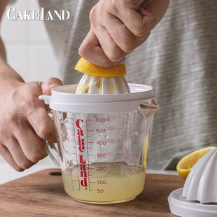 日本进口cakeland榨汁杯手动榨汁器带盖烘焙量杯挤橙汁柠檬压汁器