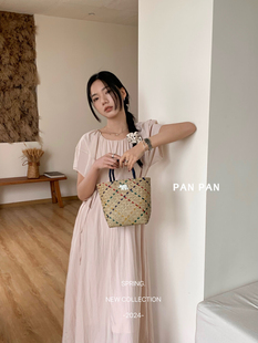 panpan2024夏韩版慵懒风圆领，温柔粉色连衣裙配腰带，休闲纯色长裙女
