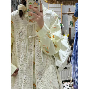 自制日系甜美风白色镂空钩花罩衫，女韩版设计感盘扣蕾丝叠穿连衣裙