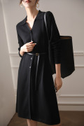 黑色衬衫裙女小众设计感秋冬中长款过膝高端气质羊毛针织连衣裙